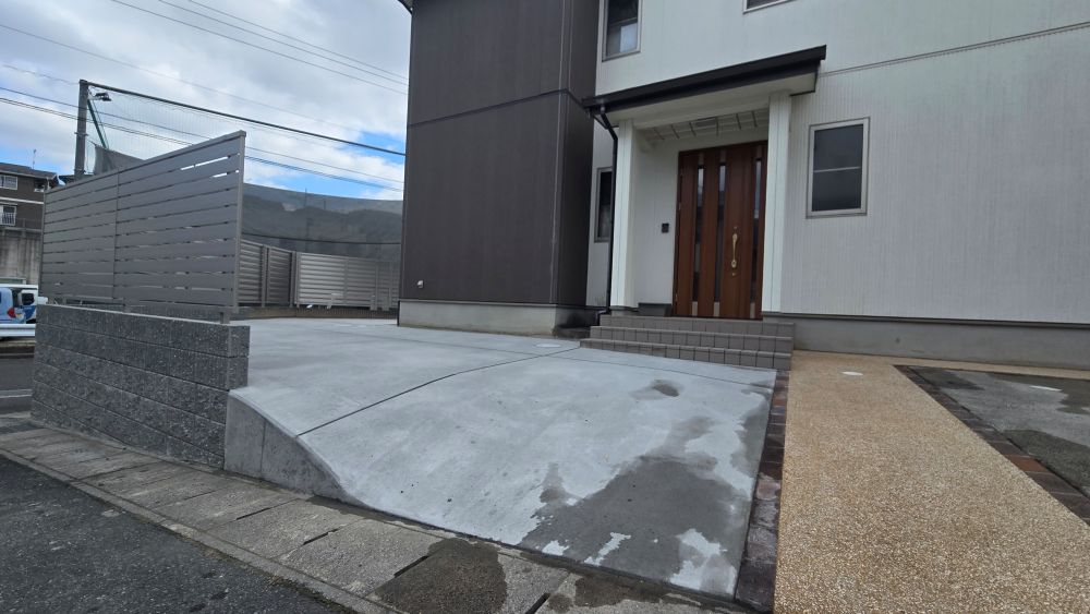 外構リフォームで駐車場を広く使いやすく