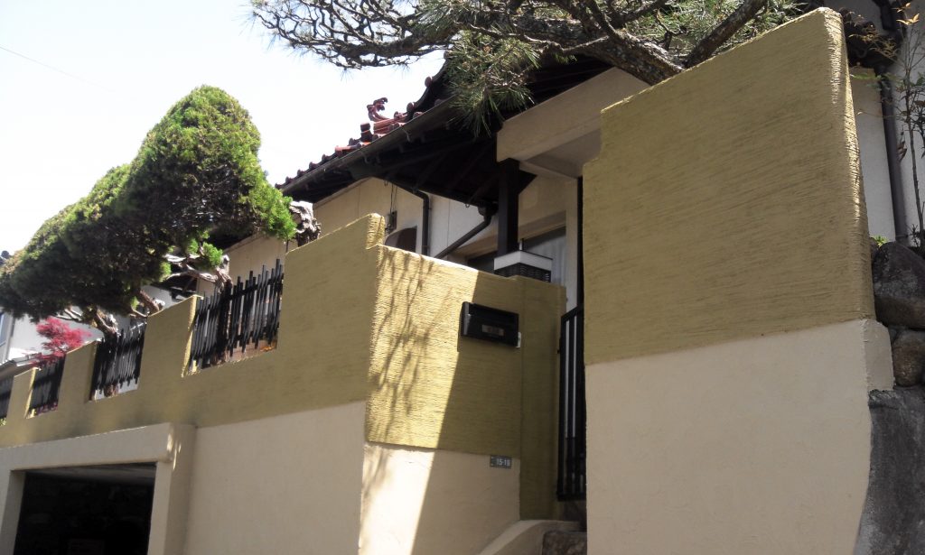 和風住宅の歴史あるブロック塀を現代風にモダンジョリパット仕上げで