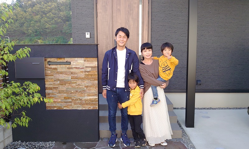 乱形石アプローチで仕上げた和モダン外構｜石の色にコダワリをもって（安佐北区・可部）