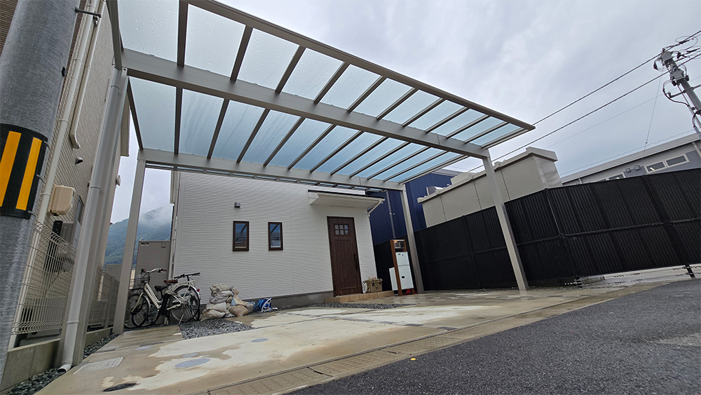 雨の日こそ快適に！カーポートのある暮らし