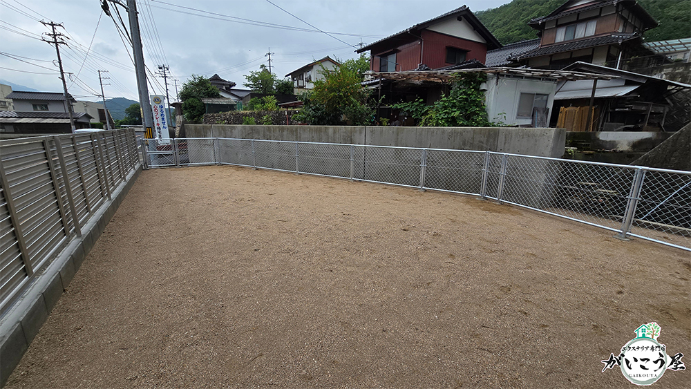 【愛犬も家族も快適に過ごせる安心外構】